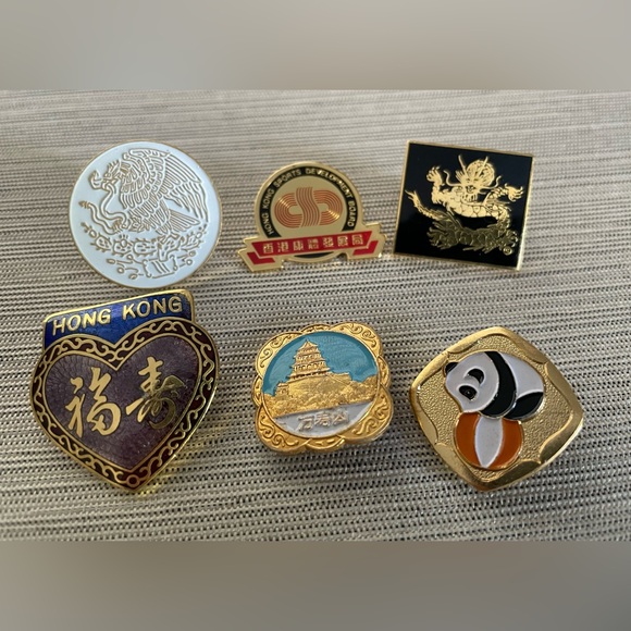 Pins from World’s Fair 1986 Vancouver, Canada - Picture 3 of 3